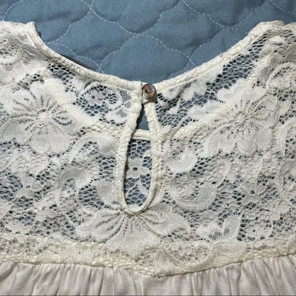 Women’s Green Envelope Lace Yoke Blouse - Picture 8 of 12